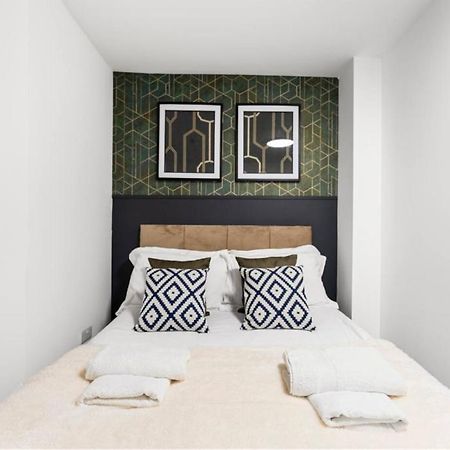 Modern Spacious Three Bedrooms With Private Garden Cardiff Luaran gambar