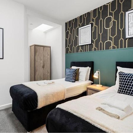 Modern Spacious Three Bedrooms With Private Garden Cardiff Luaran gambar