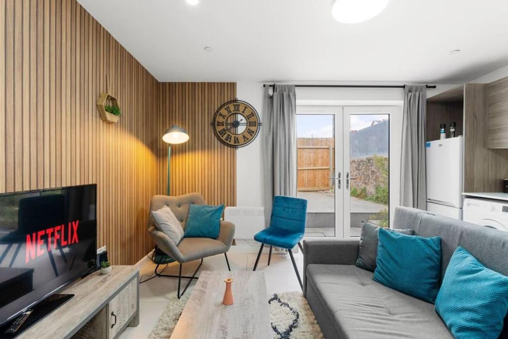 Modern Spacious Three Bedrooms With Private Garden Cardiff Luaran gambar