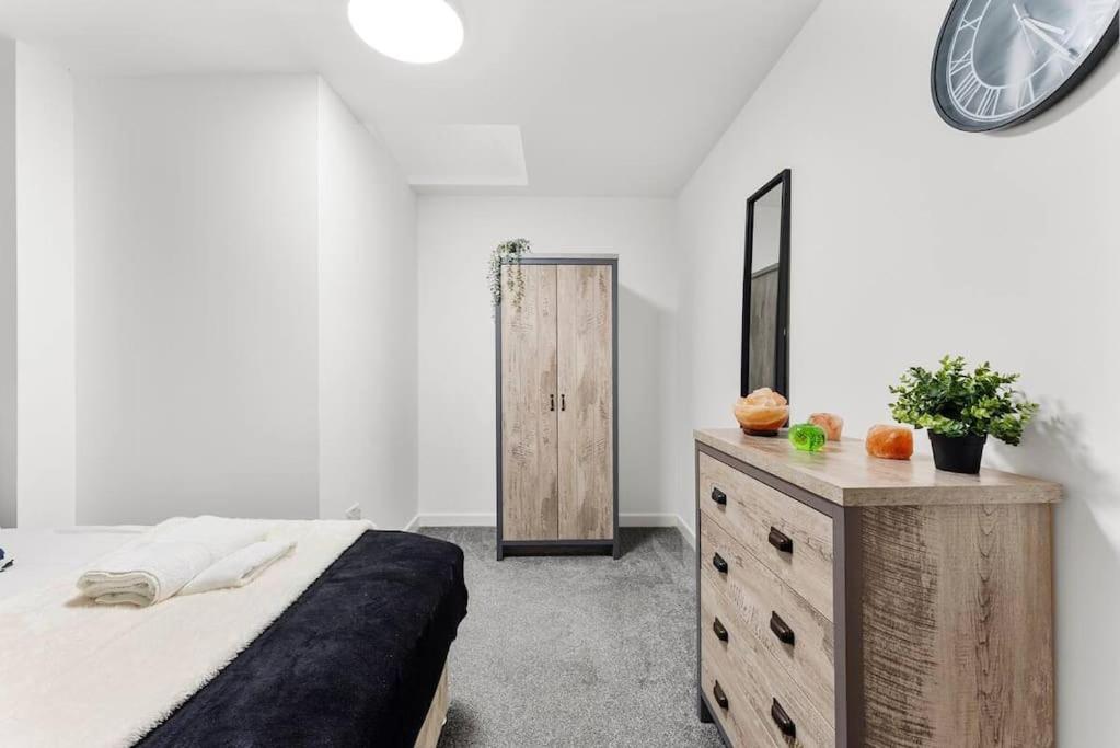 Modern Spacious Three Bedrooms With Private Garden Cardiff Luaran gambar