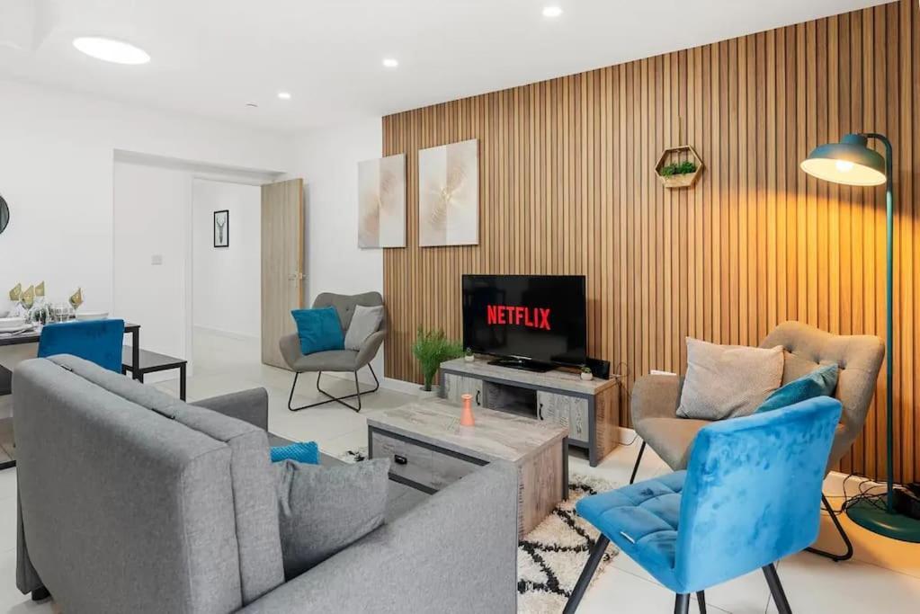 Modern Spacious Three Bedrooms With Private Garden Cardiff Luaran gambar